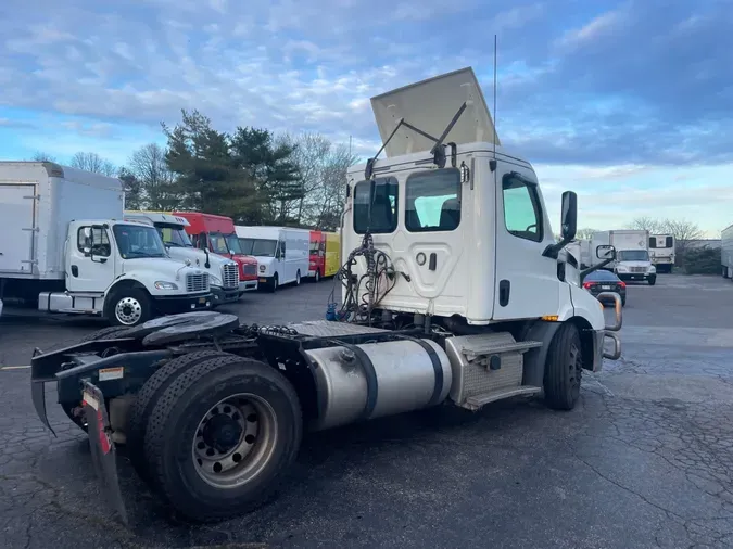 2019 FREIGHTLINER/MERCEDES NEW CASCADIA 116