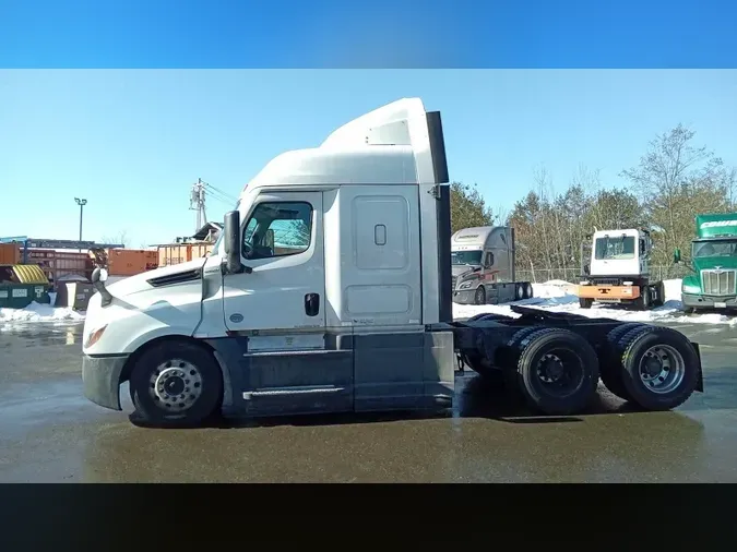 2022 Freightliner Cascadia 126