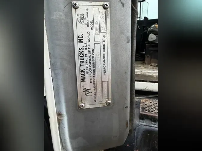 1997 MACK RD688S2b0406bc7a0a2e6895e76d0b9b9d8814
