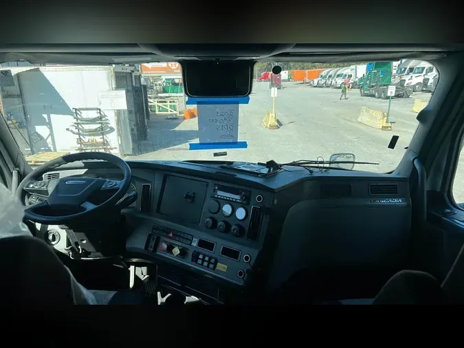 2021 Freightliner Cascadia 126