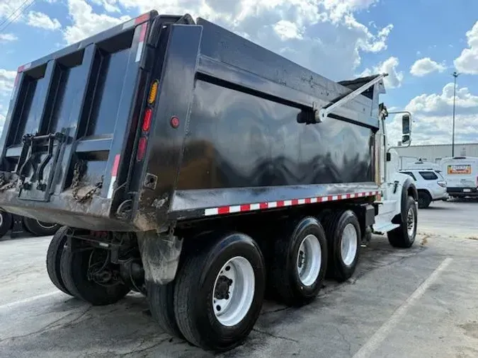 2019 International HX620
