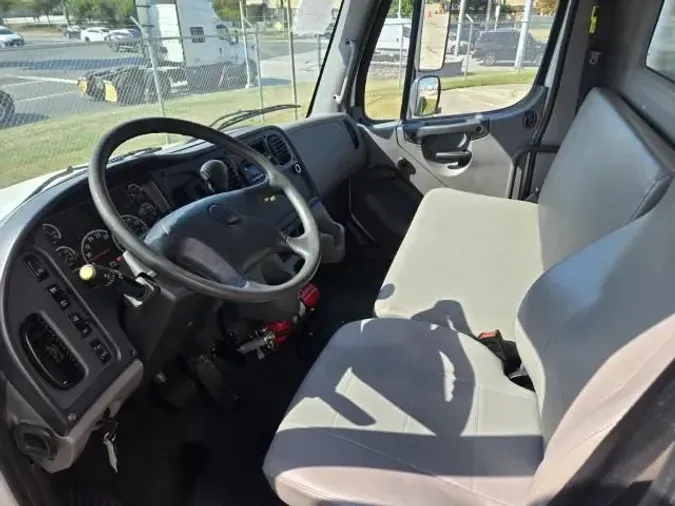 2022 Freightliner Business Class M2 106