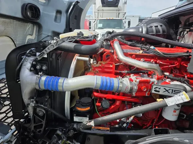 2019 VOLVO VNL64T-300