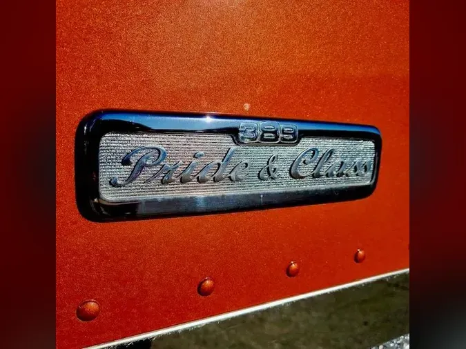 2022 Peterbilt 389