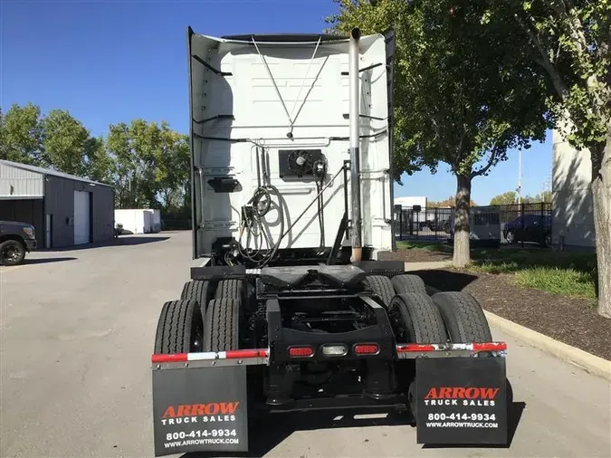 2019 VOLVO VNL760