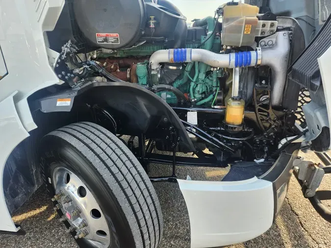 2021 VOLVO VNL64T7402b174eb0c768a1dee93790a57e05f0b7