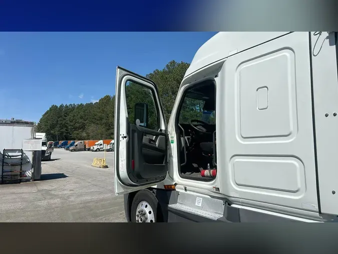 2021 Freightliner Cascadia 1262b19abb39b9a9fe0a8a329e9ab9b91e3