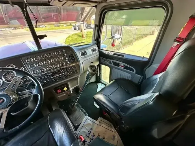 2021 Peterbilt 389