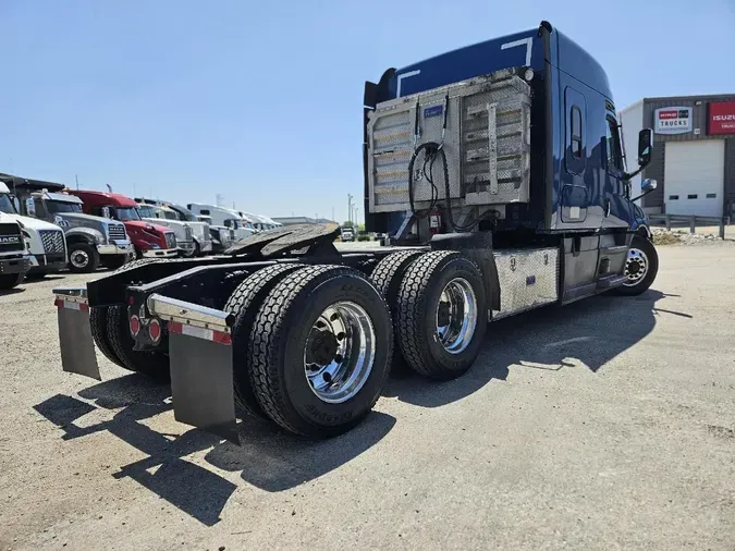 2021 FREIGHTLINER Cascadia 126