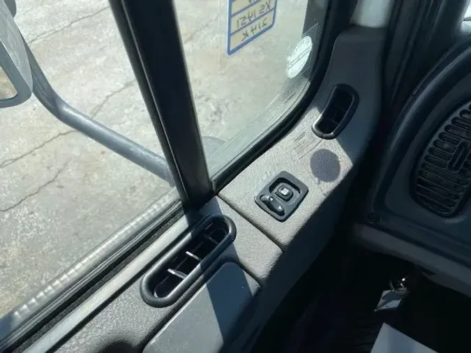 2019 Freightliner Business Class M2 106