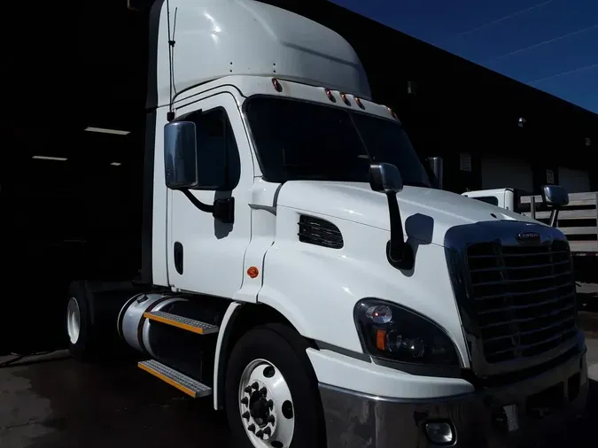 2017 FREIGHTLINER CASCADIA 113