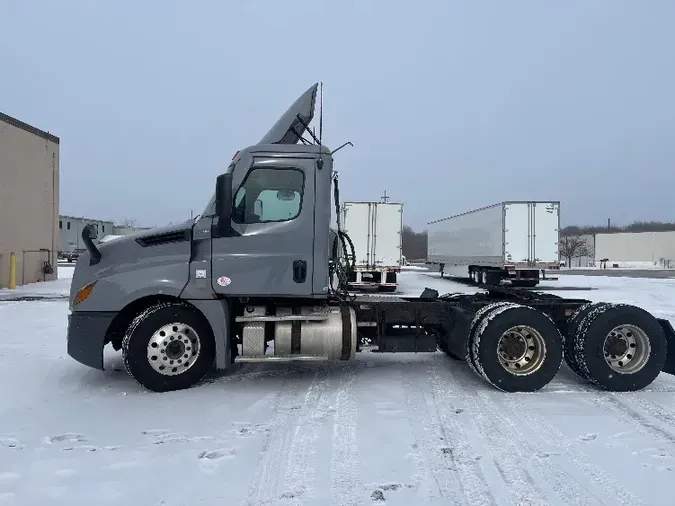 2018 Freightliner T12664ST