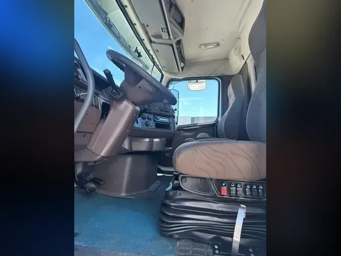 2015 Volvo VNL300