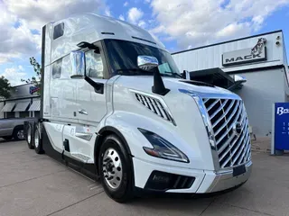 2025 VOLVO NEW VNL64T860