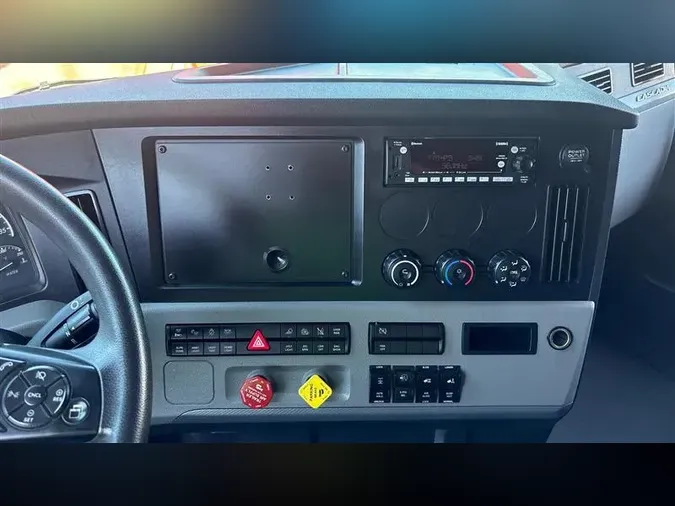 2022 FREIGHTLINER CA126