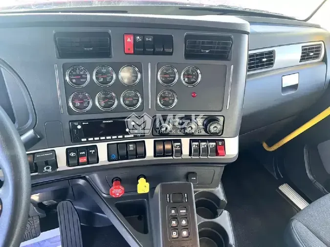 2023 KENWORTH W990