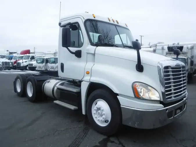 2015 FREIGHTLINER/MERCEDES CASCADIA 125