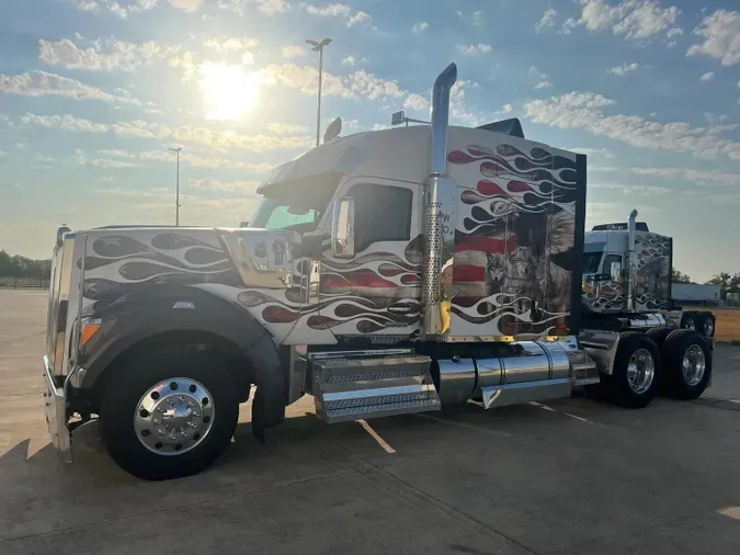 2023 Kenworth W990