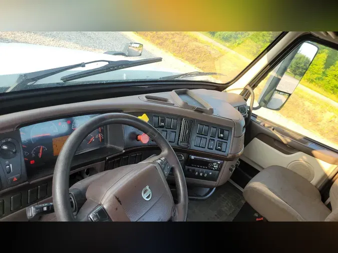 2018 Volvo VNL300