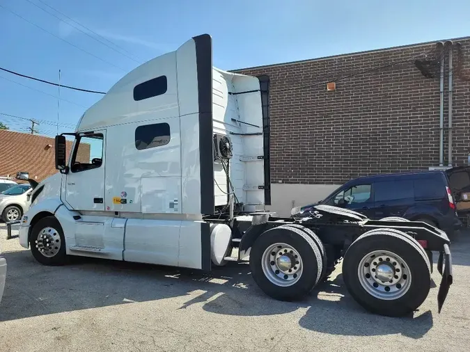 2021 VOLVO VNL64T760