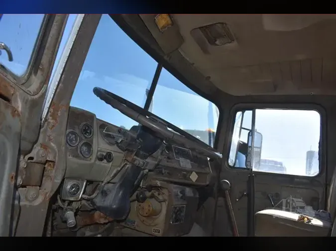 1975 MACK DM685S
