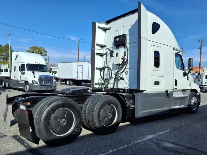 2020 FREIGHTLINER/MERCEDES CASCADIA 125