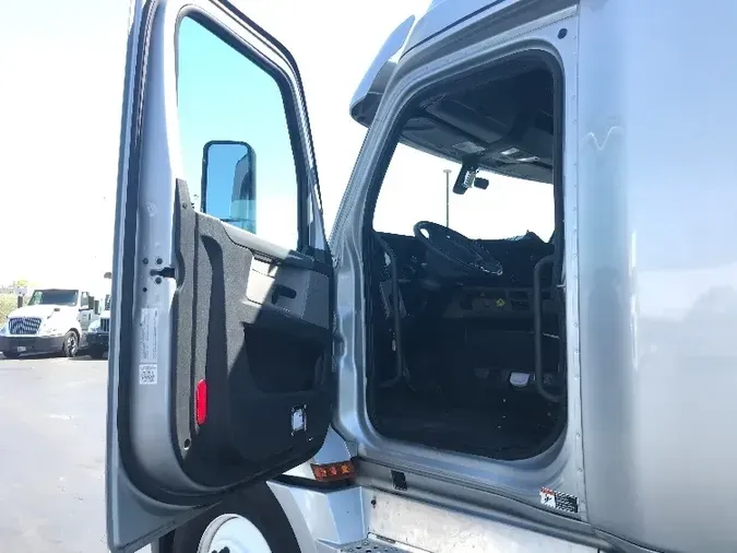 2019 Freightliner T12664ST