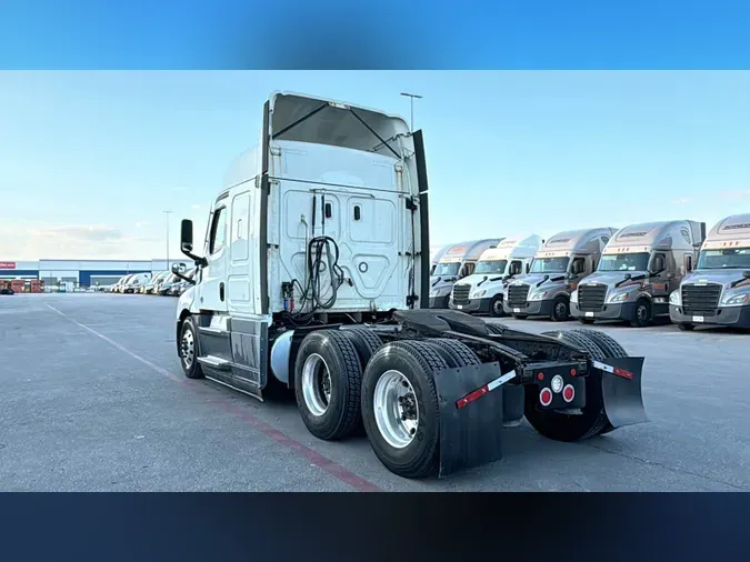 2021 Freightliner Cascadia 126