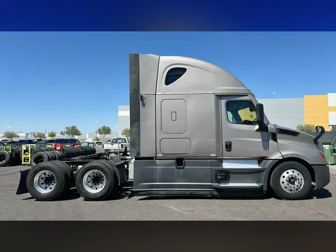 2021 Freightliner Cascadia 126