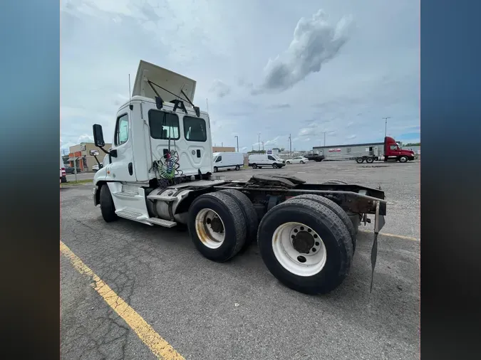 2016 FREIGHTLINER/MERCEDES CASCADIA 125