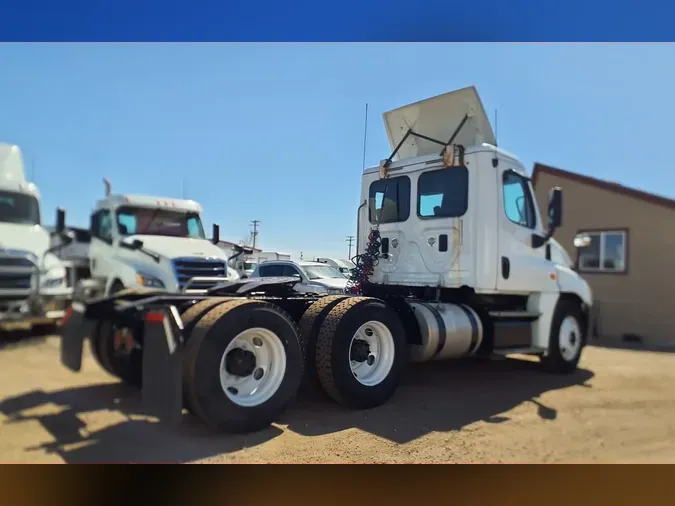 2017 FREIGHTLINER/MERCEDES CASCADIA 125