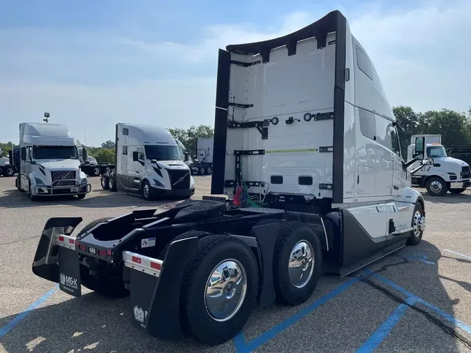 2025 VOLVO VNL64T860