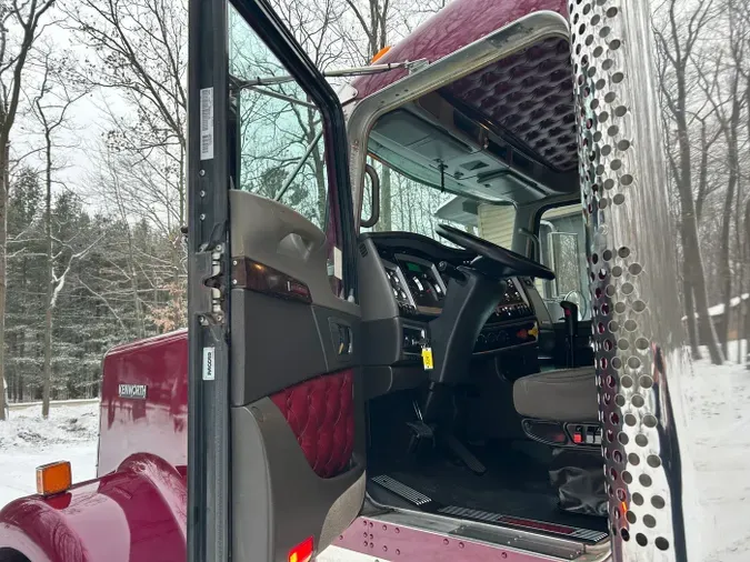2021 Kenworth W900L