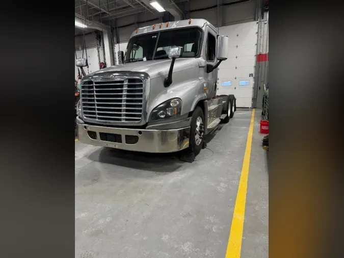 2019 FREIGHTLINER/MERCEDES CASCADIA 1252b48d55db4c51b5362281ee45f5eb2ba