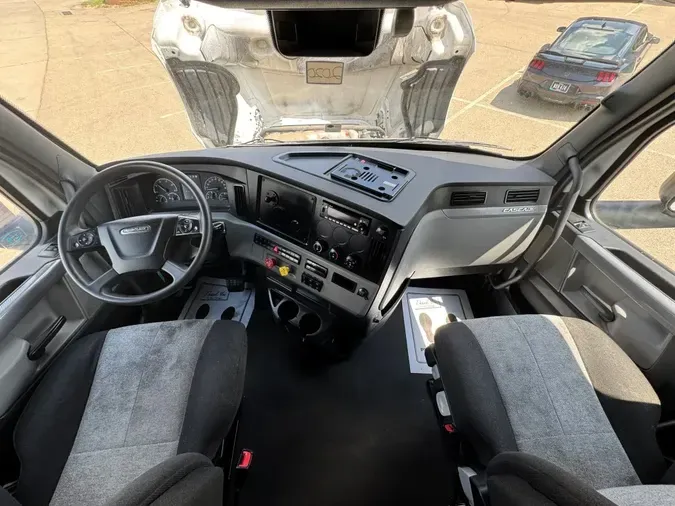 2022 FREIGHTLINER Cascadia 126