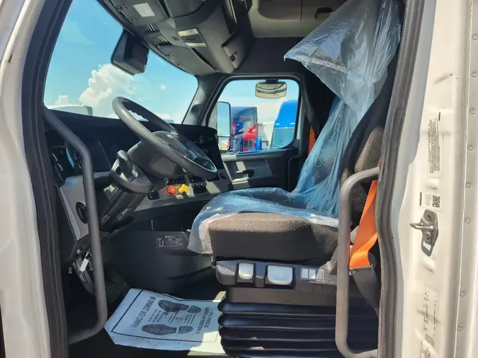 2021 FREIGHTLINER Cascadia 126