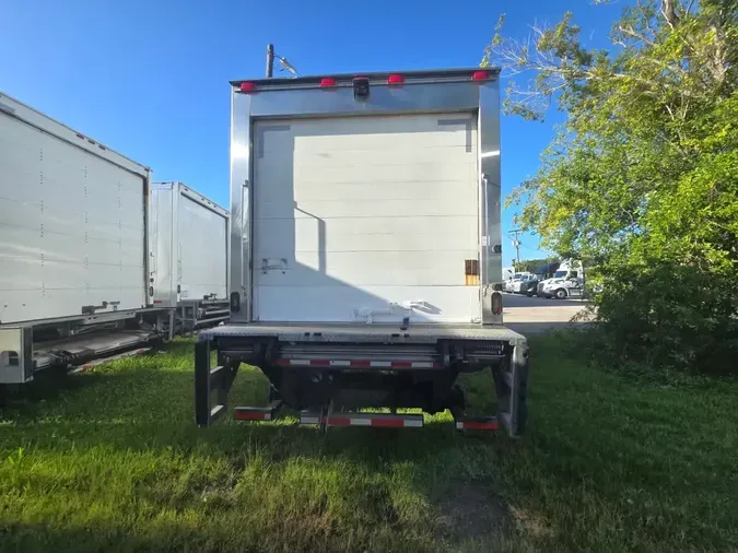 2018 FREIGHTLINER M2 106