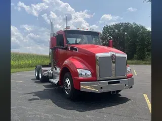 2025 Kenworth T880