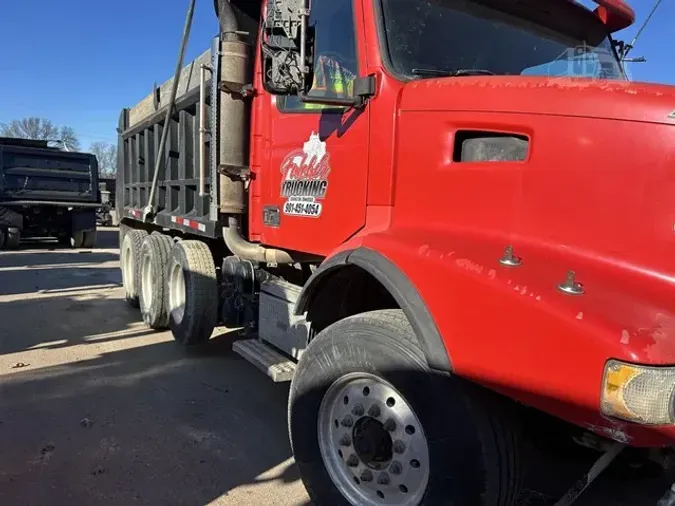 2005 VOLVO VHD84B200