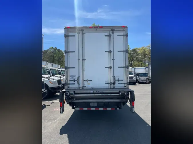 2018 FREIGHTLINER M2 106