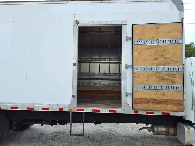 2018 FREIGHTLINER M2 106