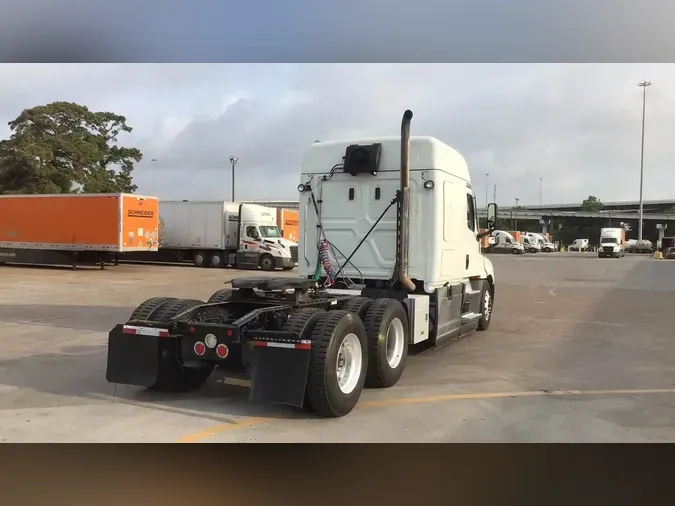 2021 Freightliner Cascadia 126