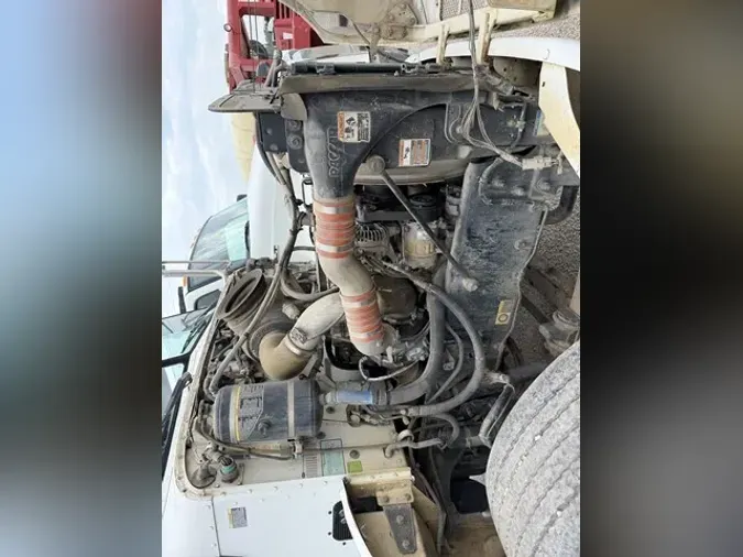 2013 PETERBILT 337