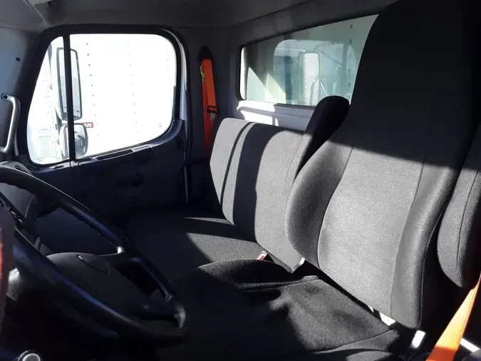 2020 FREIGHTLINER/MERCEDES M2 106