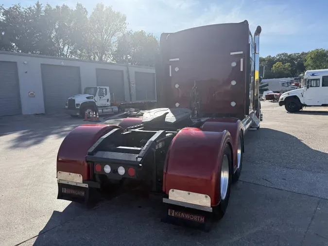 2021 Kenworth W900