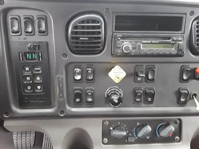 2017 FREIGHTLINER M2-112