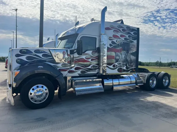 2023 Kenworth W990