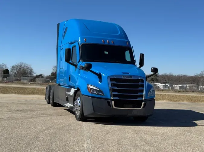 2022 FREIGHTLINER Cascadia 126