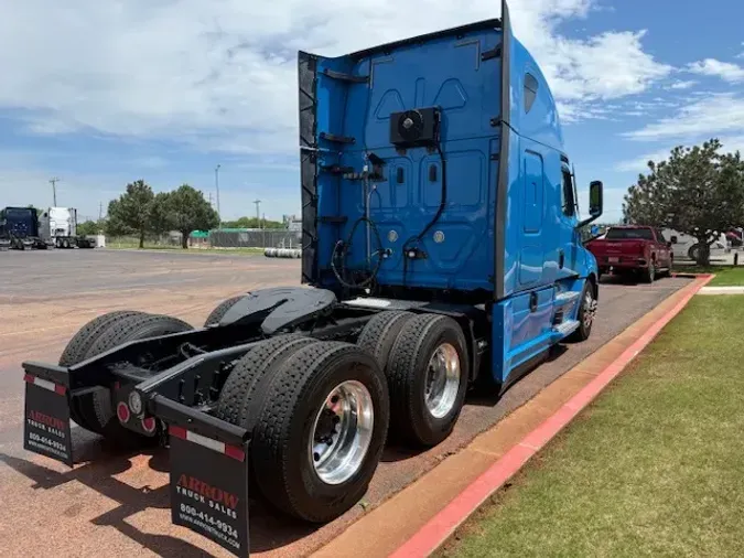 2021 FREIGHTLINER CASCADEVO1