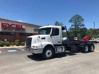 2003 VOLVO VHD64B200